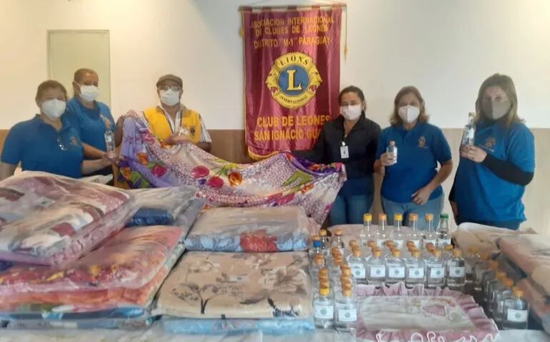 Frazadas, edredones, sábanas, ropas de cama para UTI fueron donados  ayer al Hospital Distrital de San Ignacio.