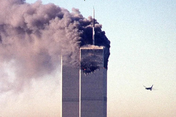 Momento en que el segundo de los aviones secuestrados por terroristas y desviado a Nueva York se acerca a las Torres Gemelas del World Trade Center, en la mañana del 11 de septiembre de 2001.