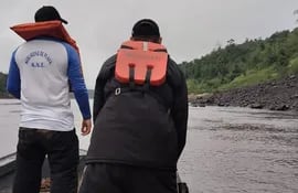 La búsqueda se centra en el río Paraná donde fueron encontrados los dos cuerpos.