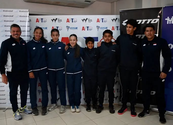 Los integrantes del equipo nacional Sub 14 que ayer fue presentado por la Asociación Paraguaya de Tenis para competir en Chile.
