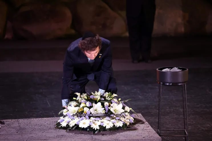 El presidente argentino Javier Milei  en el memorial Yad Vashem, en Jerusalem.