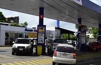 Las estaciones de servicios de Petropar, aumentaron sus ventas con rebajas.