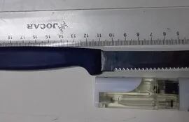 Imagen del cuchillo que un preso trató de meter a su audiencia de imposición de medidas, en el Palacio de Justicia.