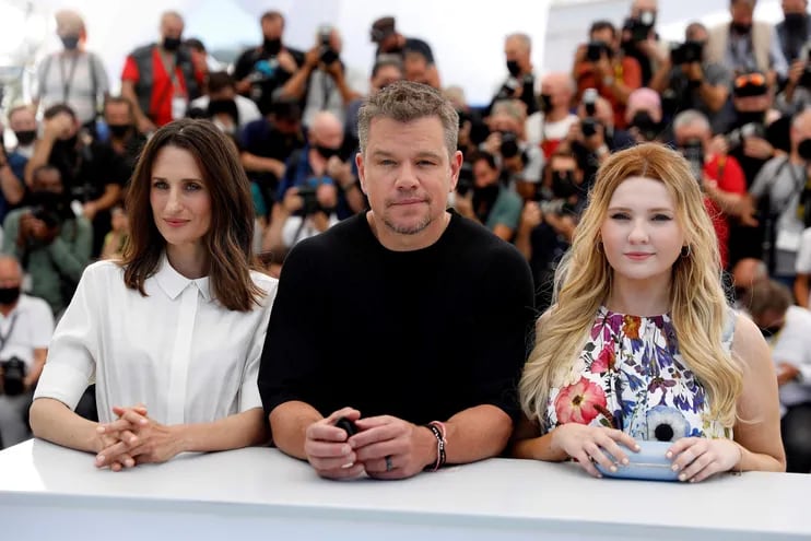 Los actores Camille Cottin, Matt Damon y Abigail Breslin durante la presentación de "Stillwater", que se estrenó fuera de competencia en el Festival de Cannes.