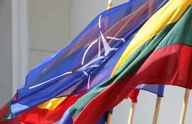 Banderas de la OTAN y de Lituania en Vilna, el domingo.