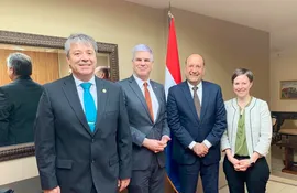 Reunión de Marc Ostfield, embajador de Estados Unidos en Paraguay, con presidentes de ambas cámaras del congreso, Óscar "Chachito" Salomón y Carlos María López.