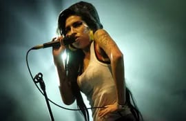 La cantante Amy Winehouse durante un concierto en el año 2007. Una nueva película buscará acercar al público su historia.