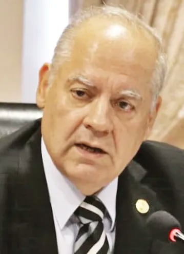 Luis María Benítez, ministro.