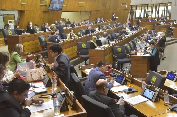 La Cámara de Diputados postergó ayer por una semana el proyecto de ley que amplía el presupuesto de Fiscalia.