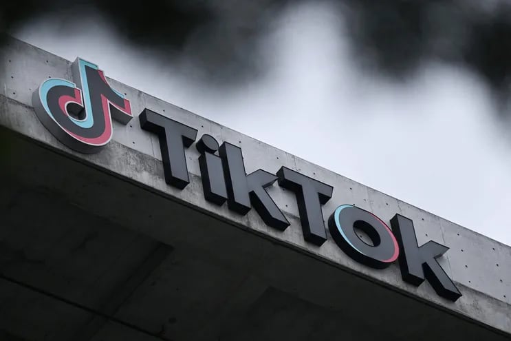 Logo de  TikTok  en su sede de Culver, California,