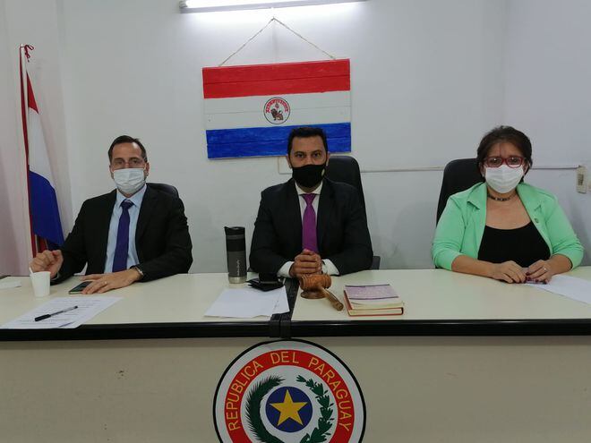Los jueces Christian Bernal, Christian González y Sonia Villalba Idoyaga, integrantes del Tribunal de Sentencia.