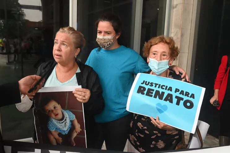 Familiares del pequeño Renato, quien falleció el 20 de agosto del 2019 en el Sanatorio Migone y sus familiares denuncian que fue a causa de una negligencia médica.