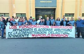 Funcionarios municipales sumariados alegan que es arbitraria la decisión asumida por el intendente Marcelo Simbrón (ANR).