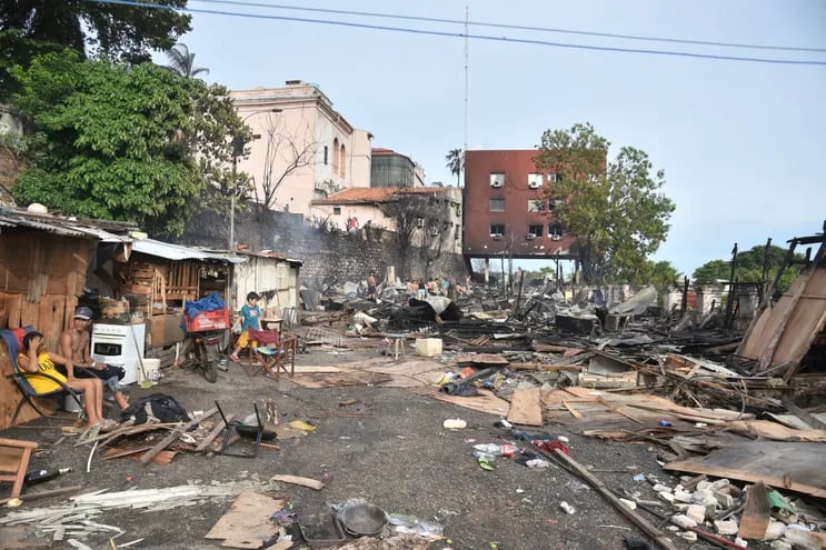 Alrededor de 100 familias perdieron sus hogares tras el incendio en zona del Cabildo en plena Navidad.