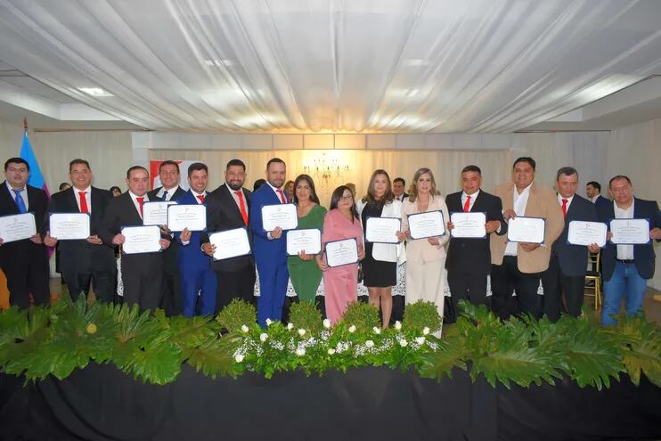Los 15 nuevos concejales departamentales electos por el departamento del Guairá.