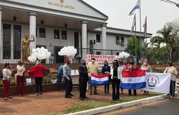 Los abogados esteños se habían manifestado para pedir la reanudación de las actividades judiciales.