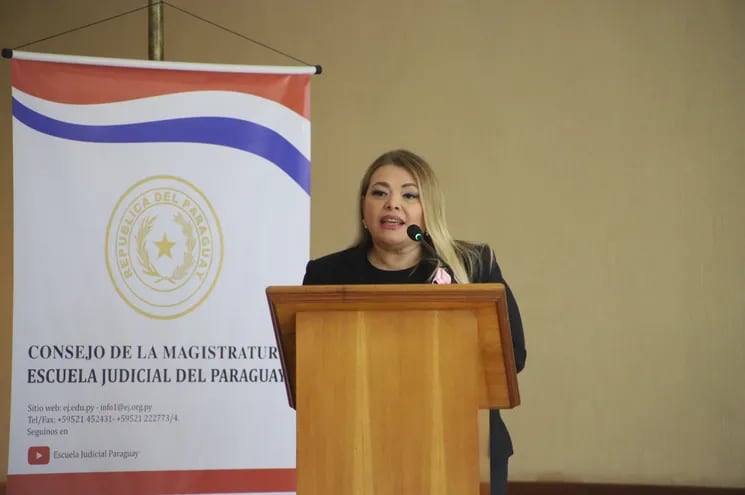 Dra. María Teresa González de Daniel, elegida como tercera integrante de la terna para la Corte Suprema.