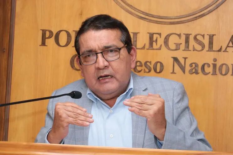 Senador Pedro Santa Cruz (PDP) reveló ilegalidad de  una terna.