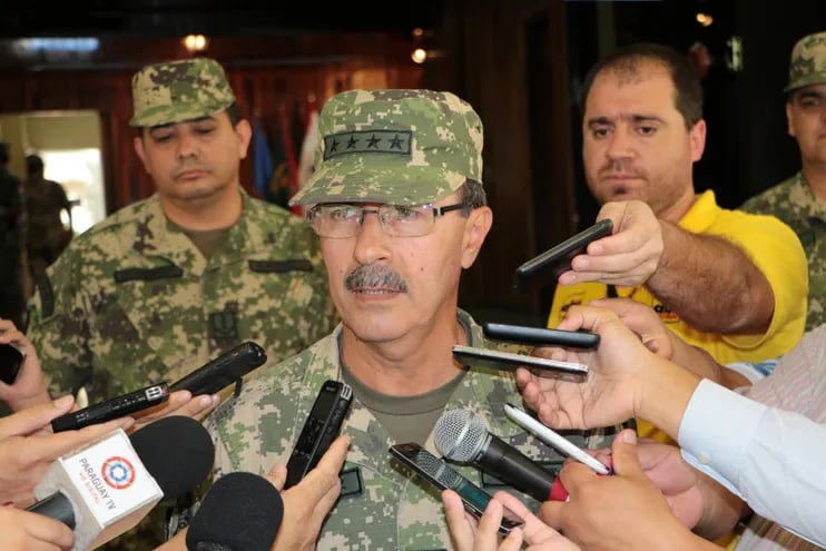 Fotografía de archivo: el Gral. Óscar González fue anunciado como futuro ministro de Defensa de Santiago Peña.