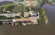 vista-aerea-de-las-costas-del-rio-paraguay-en-la-zona-del-club-mbigua-varias-casas-siguen-inundadas--193344000000-1435237.jpg