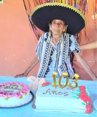 Doña Narcisa Riquelme, cumplió 103 años en Sapucai