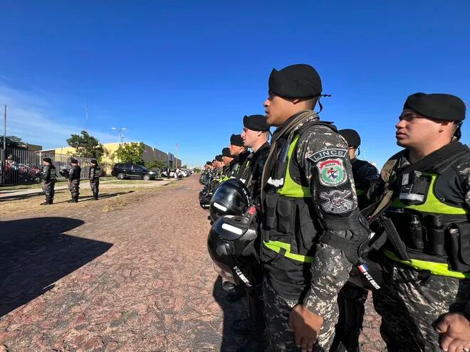 Uniformados del Grupo Lince patrullarán la zona de la Costanera de Asunción.