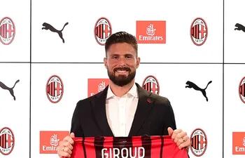 Olivier Giroud, 34 años, lucirá la casaca número 9 en el AC Milan.
