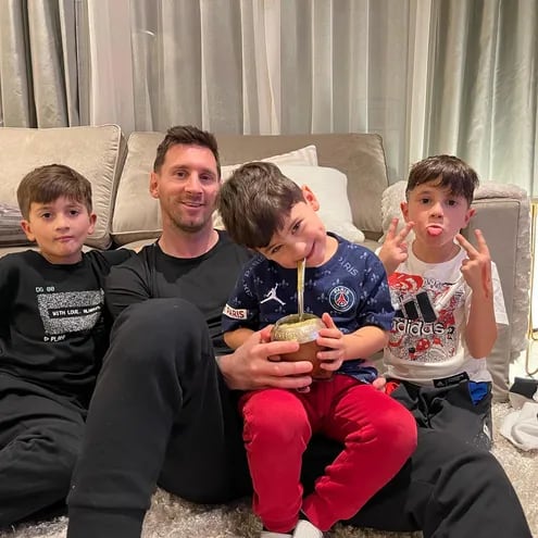 Leo Messi tomando mate con sus chicos. (Instagram/Leo Messi)
