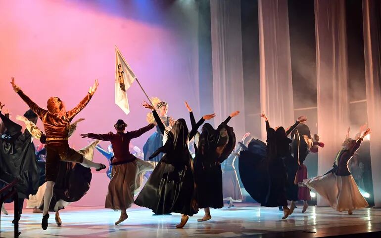 Con cinco funciones a sala llena, el Ballet Clásico y Moderno Municipal inició la temporada de “Las moradas de Teresa”.