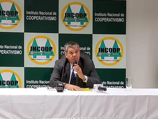 Pedro Löblein, titular del Instituto Nacional de Cooperativismo (Incoop), en conferencia de prensa realizada esta mañana.