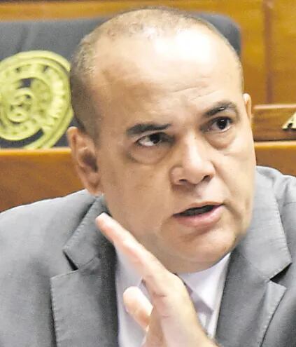 El diputado Basilio Núñez (ANR-HC) indicó que el jefe de Gabinete Civil, Juan Ernesto Villamayor, debe renunciar.