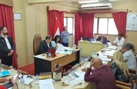 En sesión de la Junta Municipal de Lambaré del pasado miércoles, se decidió pasar a la comisión de Hacienda el informe de auditoría externa que constataba daño patrimonial en la comuna.