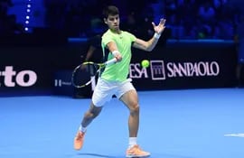 Carlos Alcaraz enfrentará en semifinales a Novak Djokovic