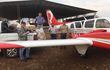 Una avioneta ayuda a hacer los repartos de víveres en el Chaco.