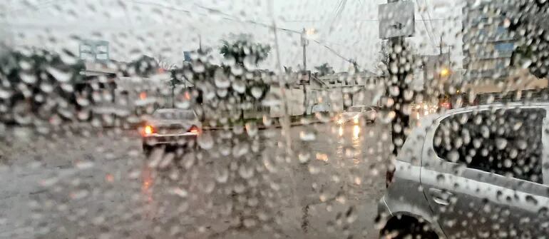 En Ciudad del Este se reportó lluvia intermite durante todo el día.