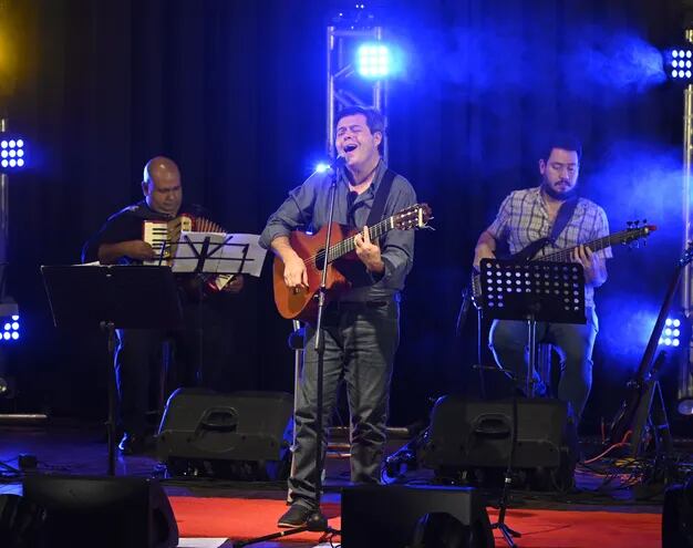 Víctor Riveros durante el concierto ofrecido el año pasado cuando lanzó su álbum "Corazón Mediterráneo".