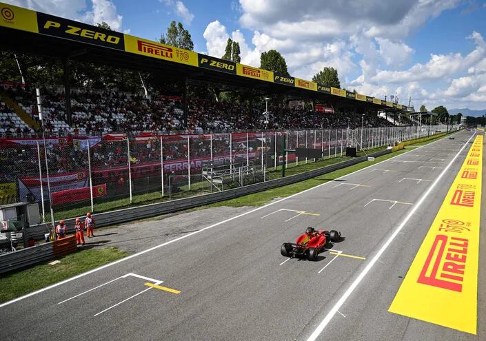 El Ferrari del monegasco Charles Leclerc en el primer ensayo libre del Gran Premio de Italia.