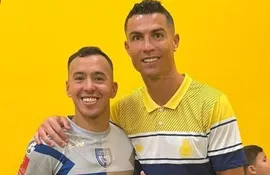 Alejandro Romero Gamarra y Cristiano Ronaldo, en el post-partido.