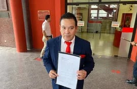 Alcides Ortega, miembro de la seccional 20 de Asunción, pide la expulsión de Mario Abdo de la ANR.