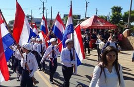 Gran desfile patrio llevado a cabo en Coronel Oviedo.