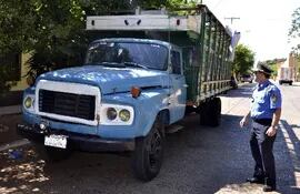 el-camion-que-transportaba-los-animales-vacunos-esta-en-la-comisaria-3-de-arroyos-y-esteros--213238000000-513052.jpg