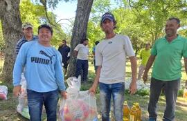 Pescadores de Pilar, reciben kits de víveres por parte del Gobierno Nacional.