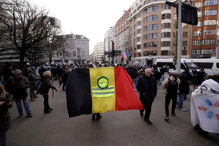 Manifestación de "Freedom Convoy" (convoy de la libertad", en Bruselas, Bélgica.