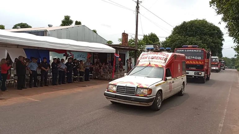 El Cuerpo de Bomberos Voluntarios de San Lorenzo “Cap. Juan Speratti” organizó el primer desfile de bomberos por los 31 años de servicios a la sociedad.