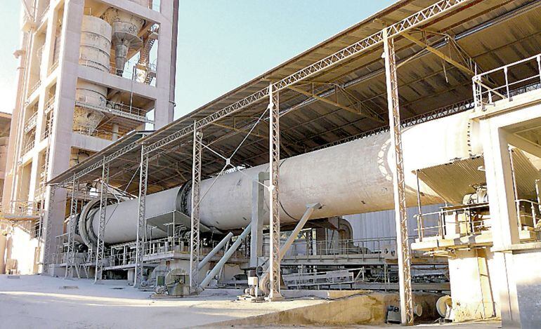 El horno de clínker de la INC, que anteriormente usaba fueloil para su funcionamiento, fue sometido a un proceso de ajustes para que acepte combustibles sólidos; hoy utiliza coque.