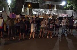 Estudiantes de la UNA protestan contra proyecto de ley "Hambre cero".