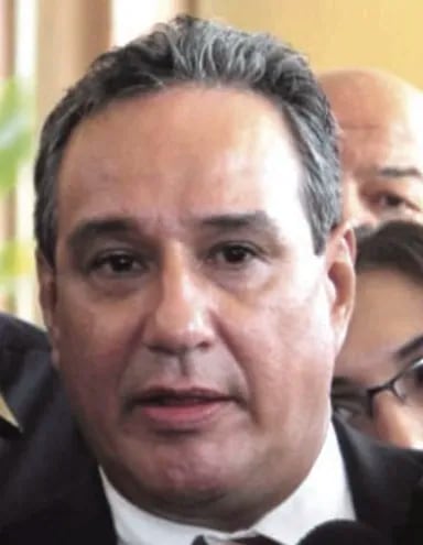 Hugo Javier González (ANR, cartista), gobernador de Central que transfirió 
G. 6.382 millones a una ONG y al consejo regional.