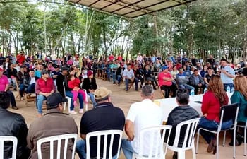 Pobladores de la Colonia Araujo Cué exigen regularización y titulación de sus tierras