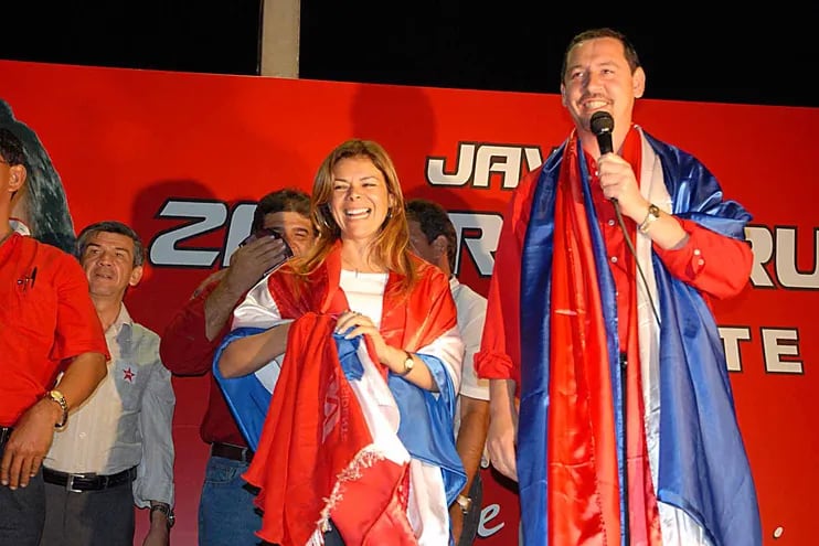 En 2006, Javier Zacarías Irún era reelecto intendente de Ciudad del Este y su esposa, Sandra McLeod de Zacarías, asumía como concejala. En sus DD.JJ. aparecen préstamos de dinero.