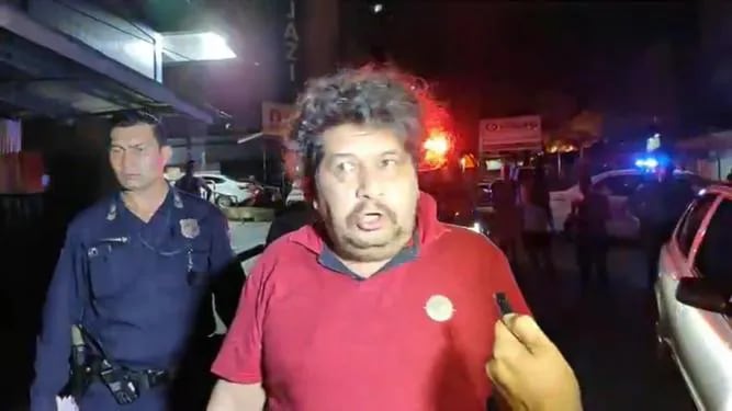El concejal zacariista Celso Miranda "Kelembu" durante un incidente por la puja de una casilla en el microcentro esteño.